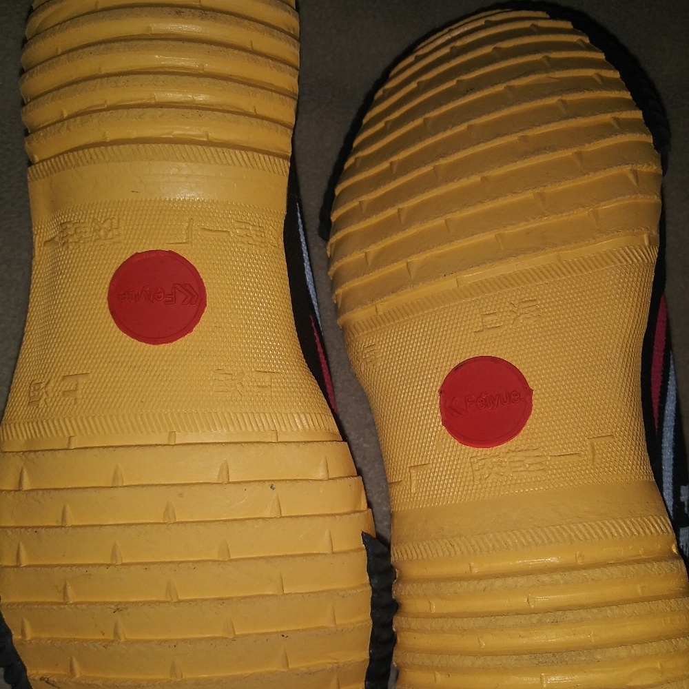 Kids chinese track shoes